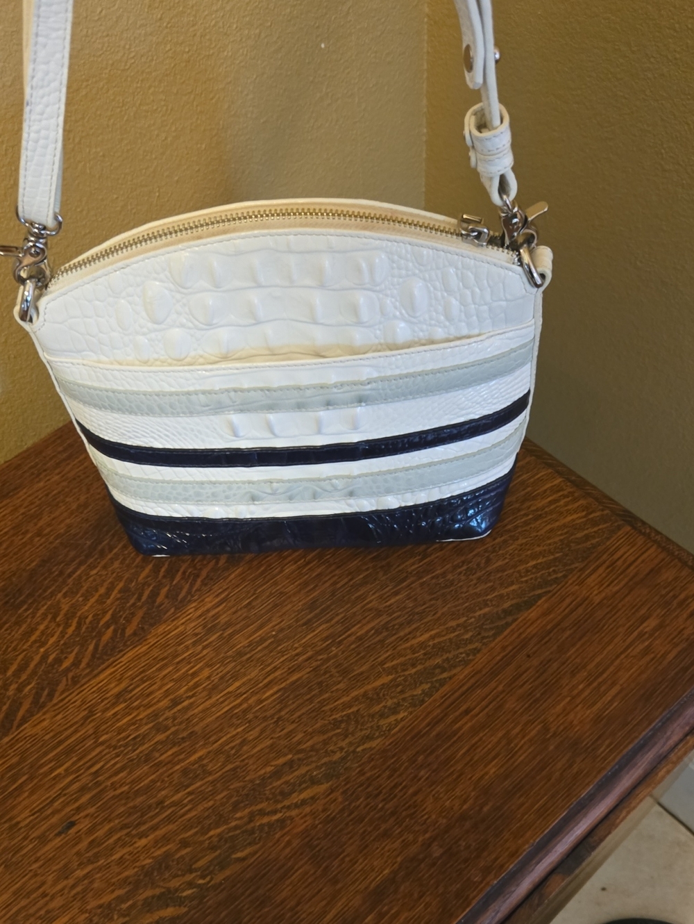 Brahmin Mini Duxbury Crossbody/ Shoulder Bag - Picture 4 of 16